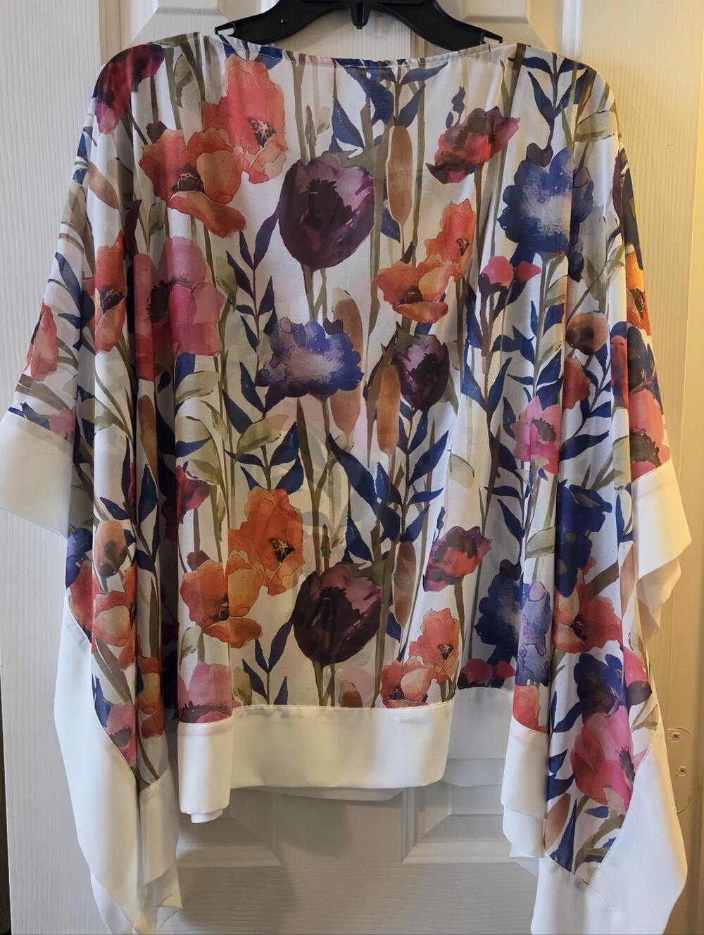 WYNNE LAYERS Watercolor Bloom Draped Poncho Size M